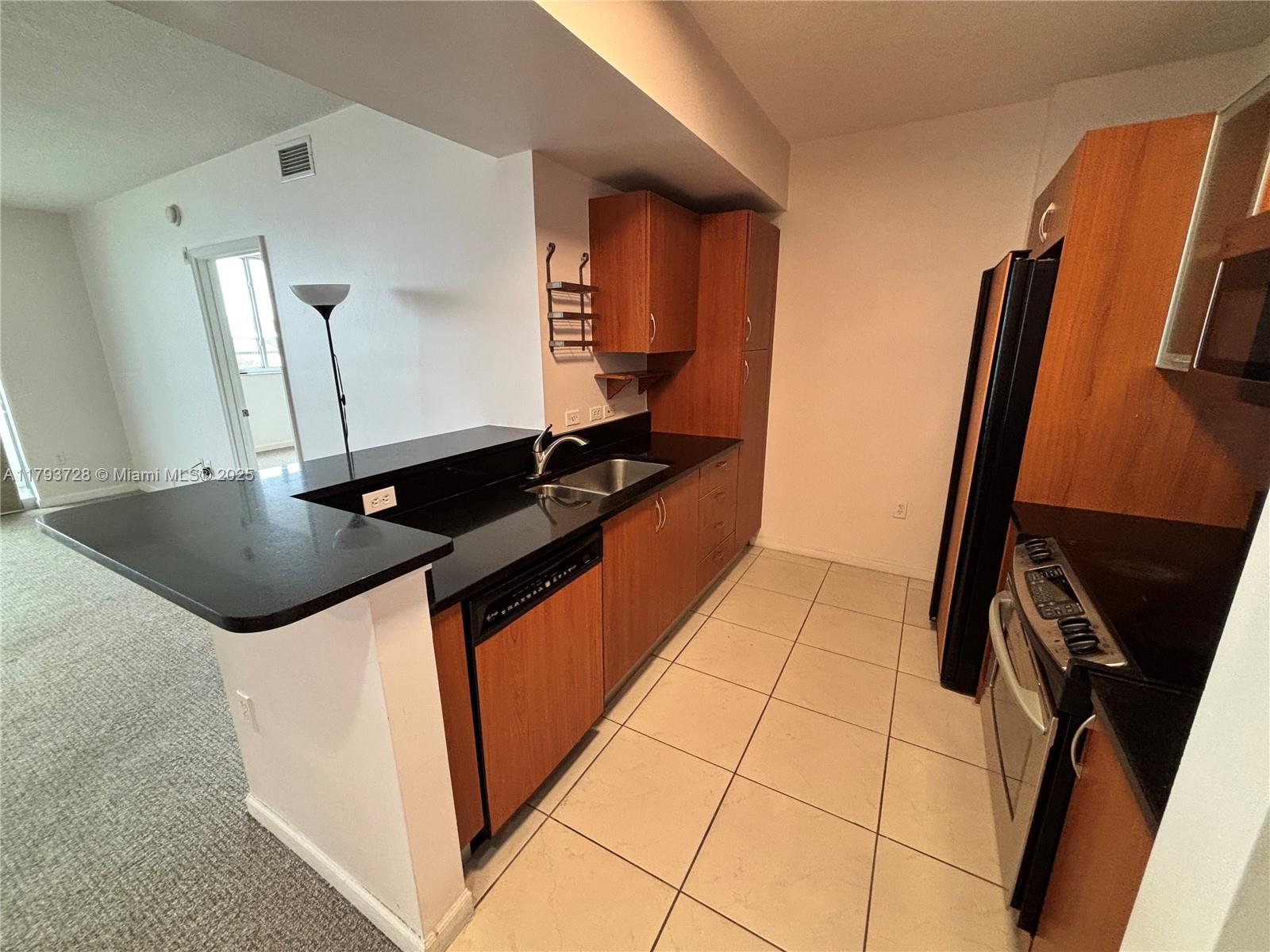 2775 NE 187th St 403