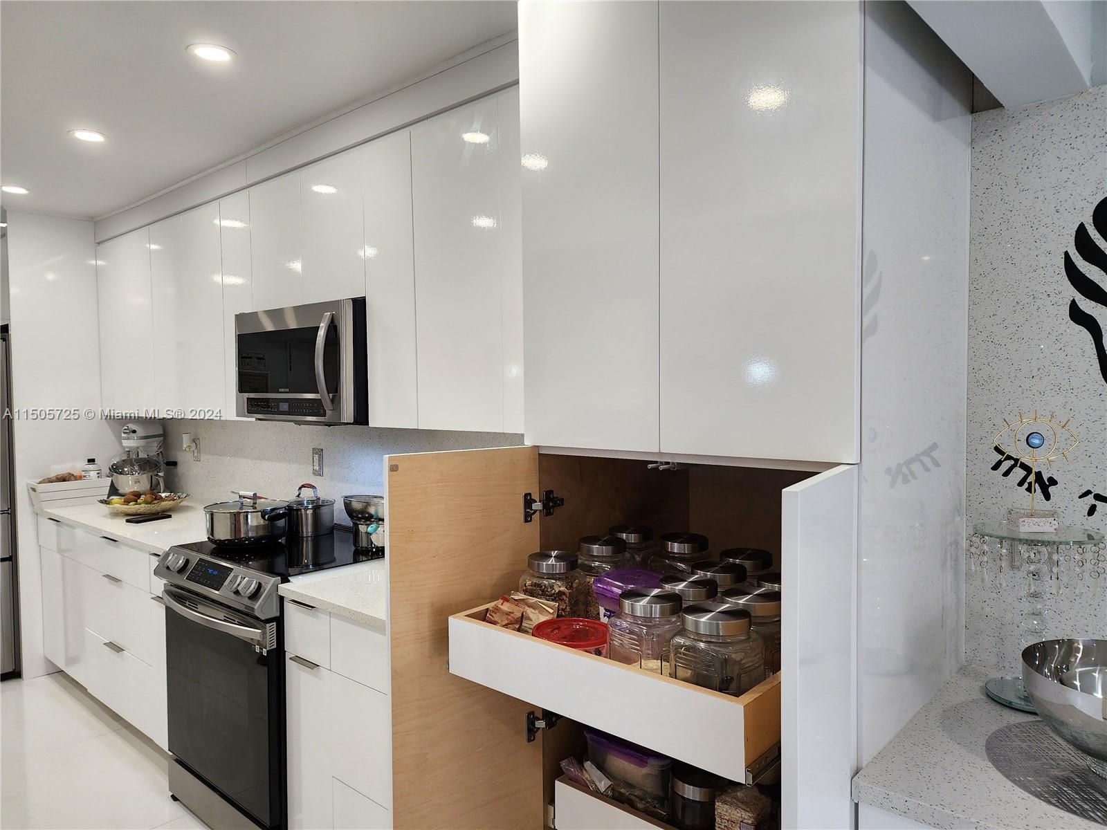 HOLLYWOOD GARDENS CONDOMI - Residential