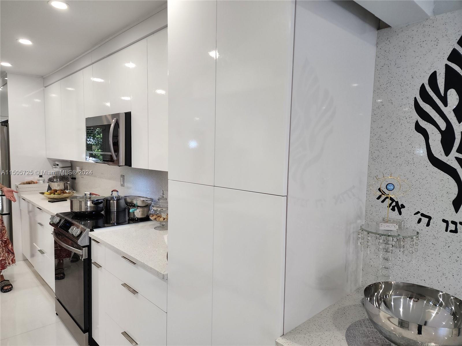 HOLLYWOOD GARDENS CONDOMI - Residential