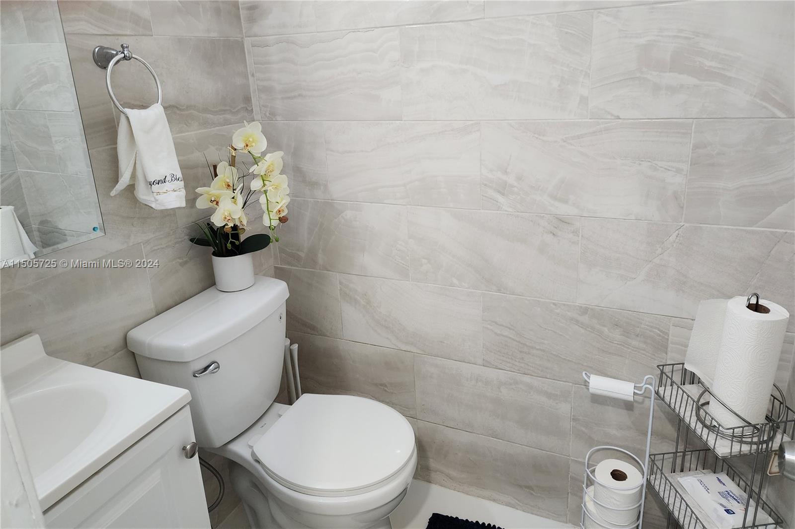 HOLLYWOOD GARDENS CONDOMI - Residential