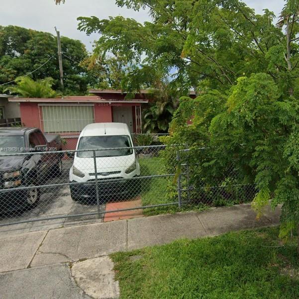 5271 Sw 3rd St, Miami, Broward County, Florida - 4 Bedrooms  
1 Bathrooms - 