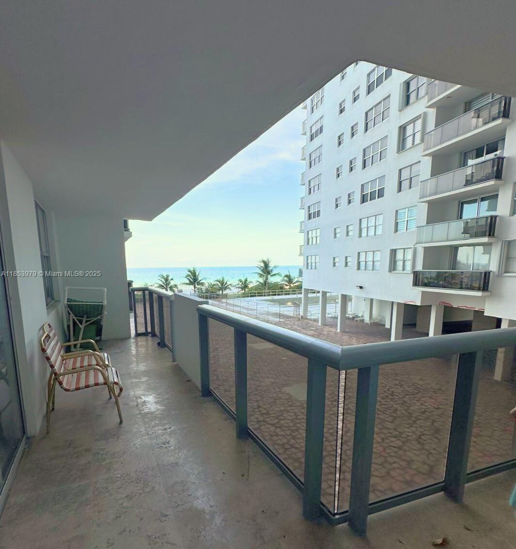 6039 Collins Ave 414