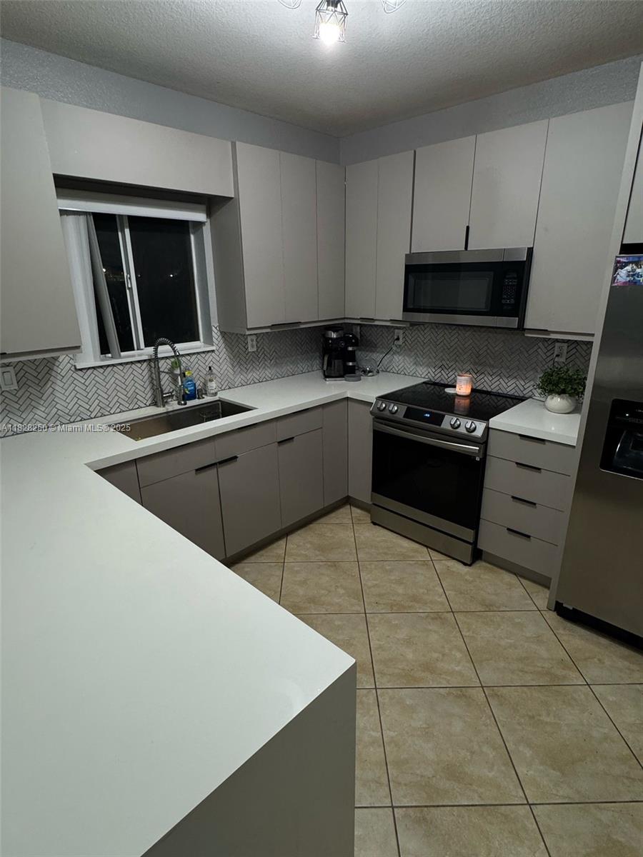 8583 SW 214th Ter 0
