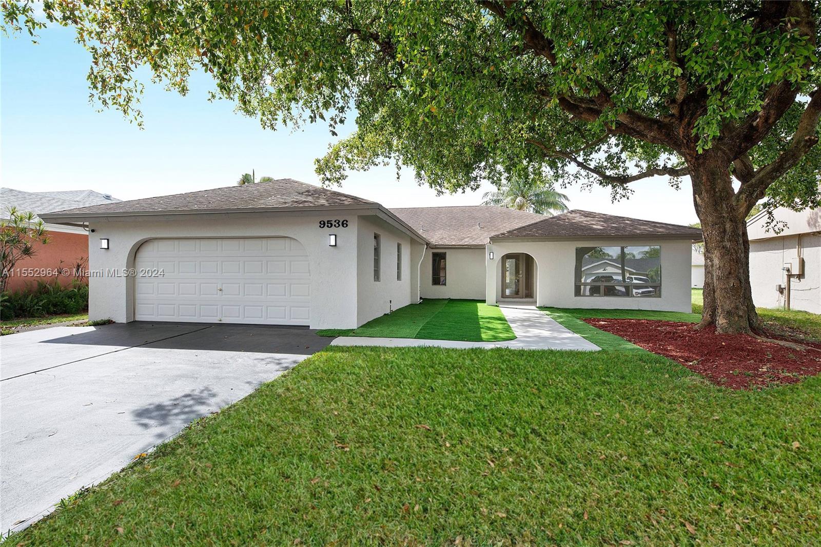 9536 Nw 33rd Pl Pl, Sunrise, Miami-Dade County, Florida - 5 Bedrooms  
3 Bathrooms - 