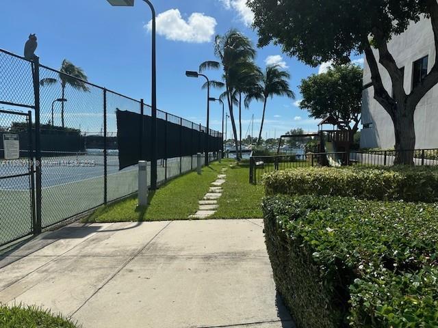 ONE THOUSAND VENETIAN WAY - Residential