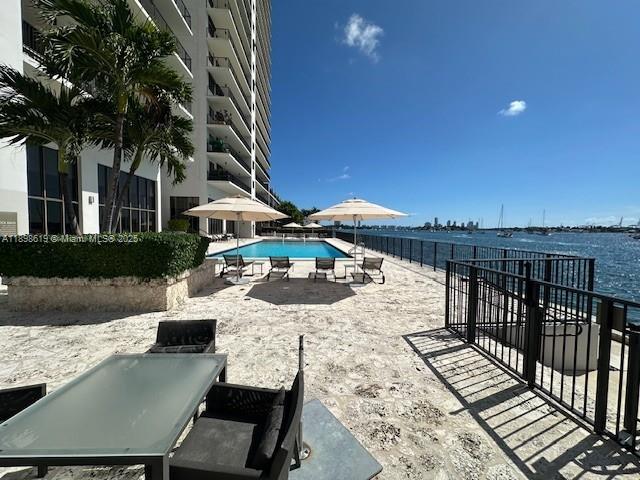 ONE THOUSAND VENETIAN WAY - Residential