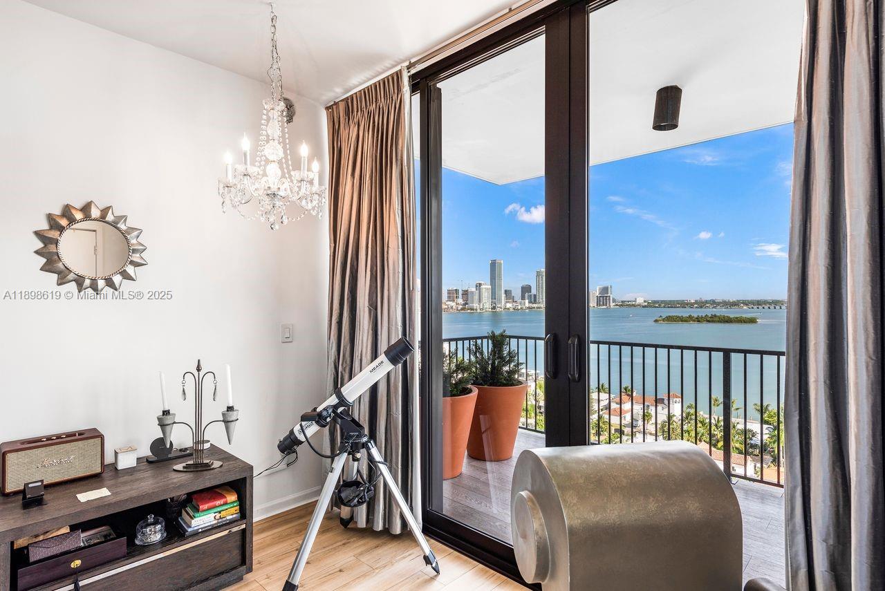 ONE THOUSAND VENETIAN WAY - Residential