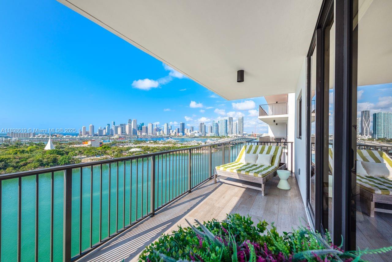 ONE THOUSAND VENETIAN WAY - Residential