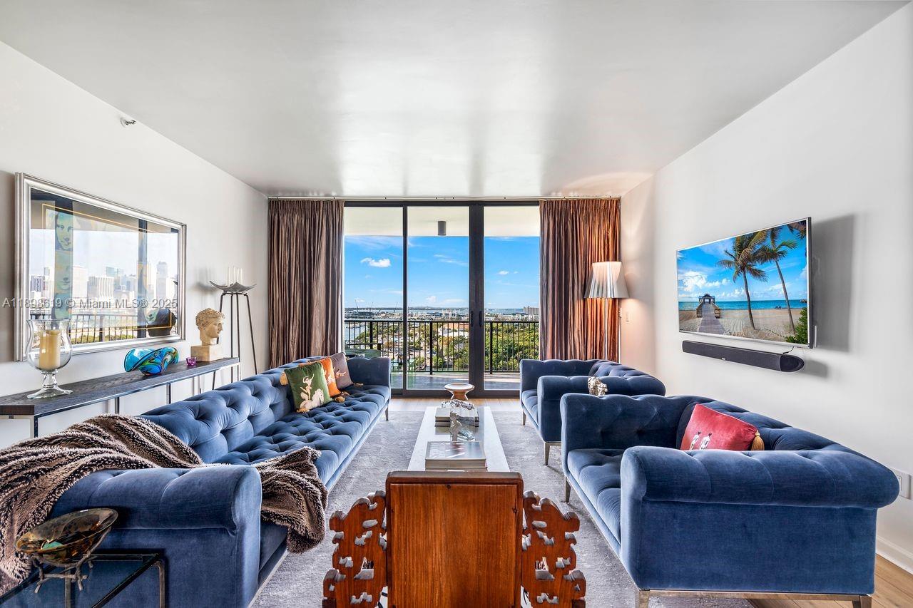 ONE THOUSAND VENETIAN WAY - Residential
