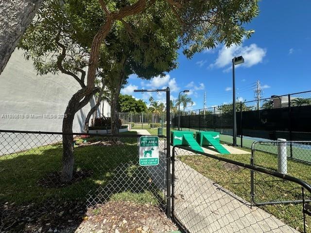 ONE THOUSAND VENETIAN WAY - Residential