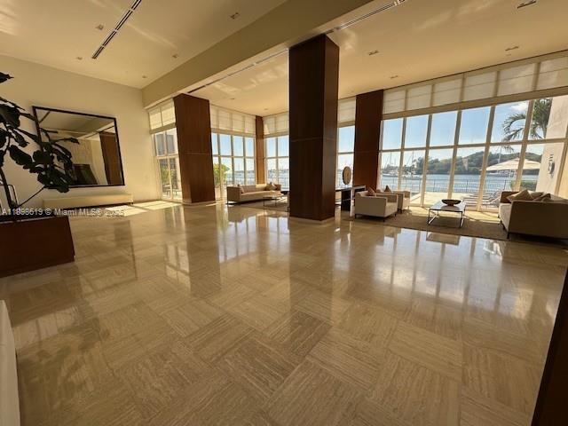 ONE THOUSAND VENETIAN WAY - Residential