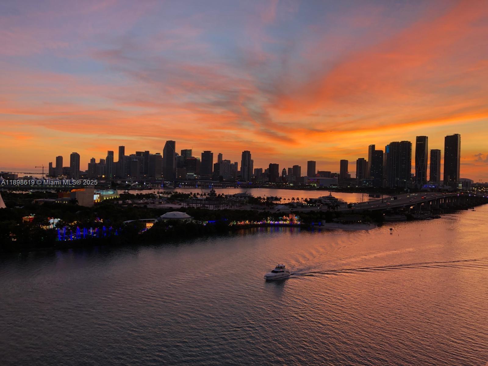 ONE THOUSAND VENETIAN WAY - Residential