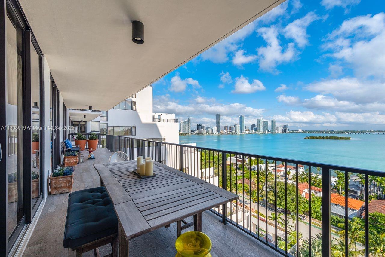 ONE THOUSAND VENETIAN WAY - Residential