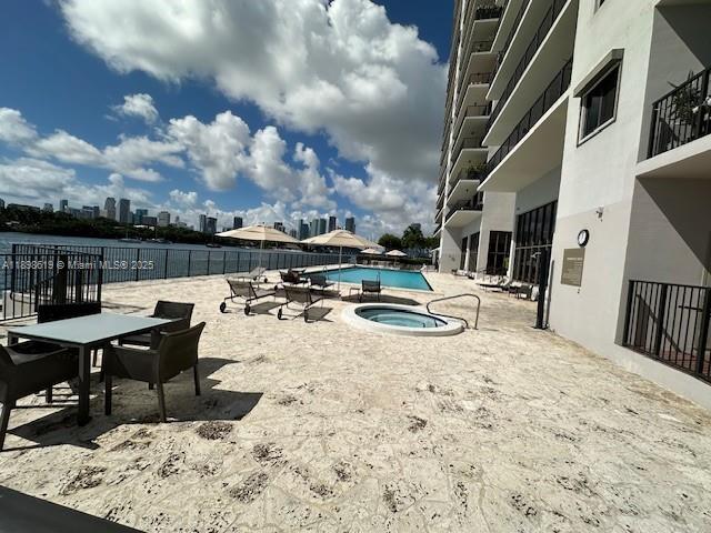 ONE THOUSAND VENETIAN WAY - Residential