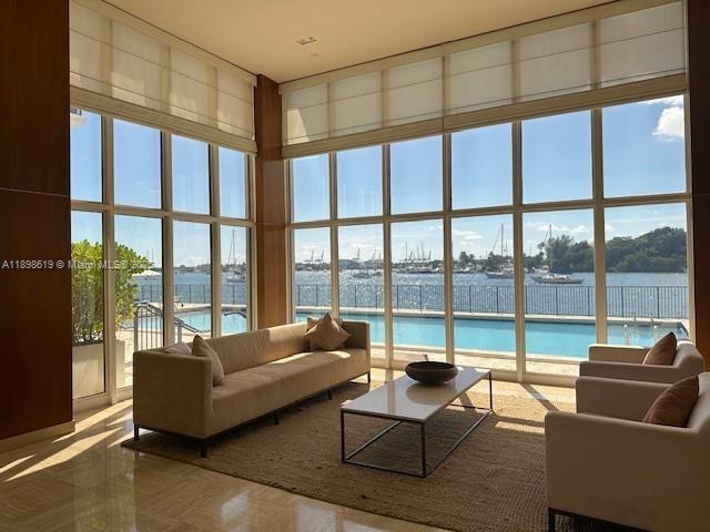 ONE THOUSAND VENETIAN WAY - Residential