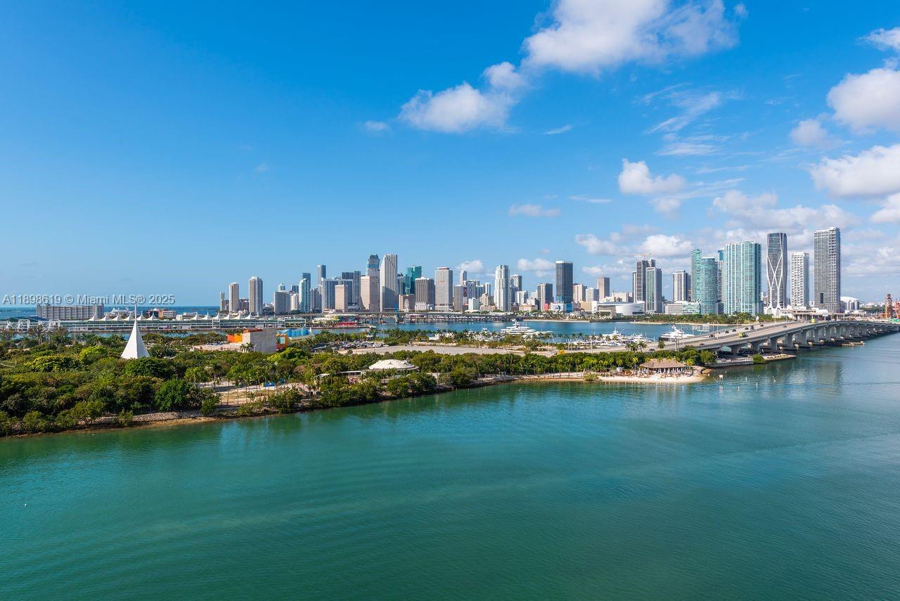 ONE THOUSAND VENETIAN WAY - Residential