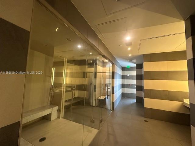 ONE THOUSAND VENETIAN WAY - Residential