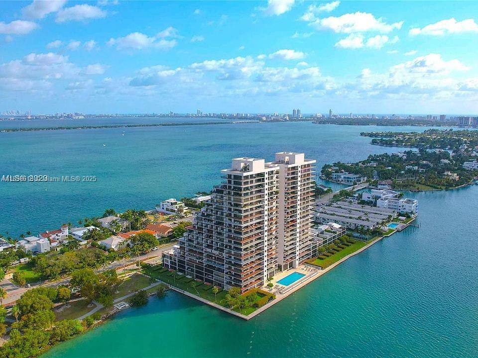 ONE THOUSAND VENETIAN WAY - Residential