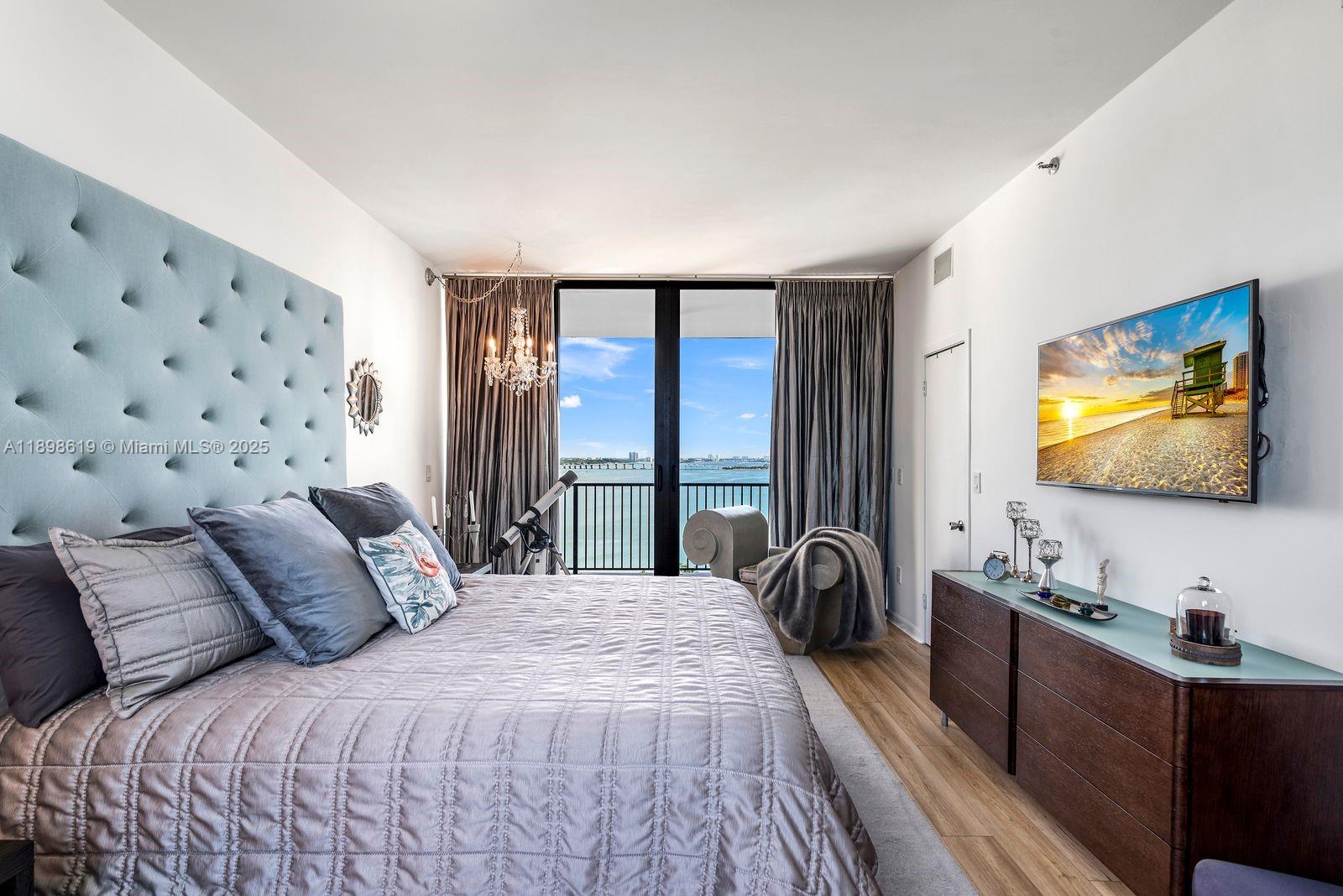 ONE THOUSAND VENETIAN WAY - Residential