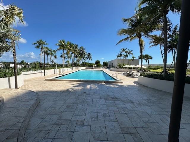 ONE THOUSAND VENETIAN WAY - Residential