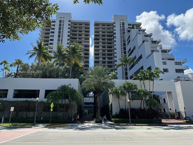 ONE THOUSAND VENETIAN WAY - Residential