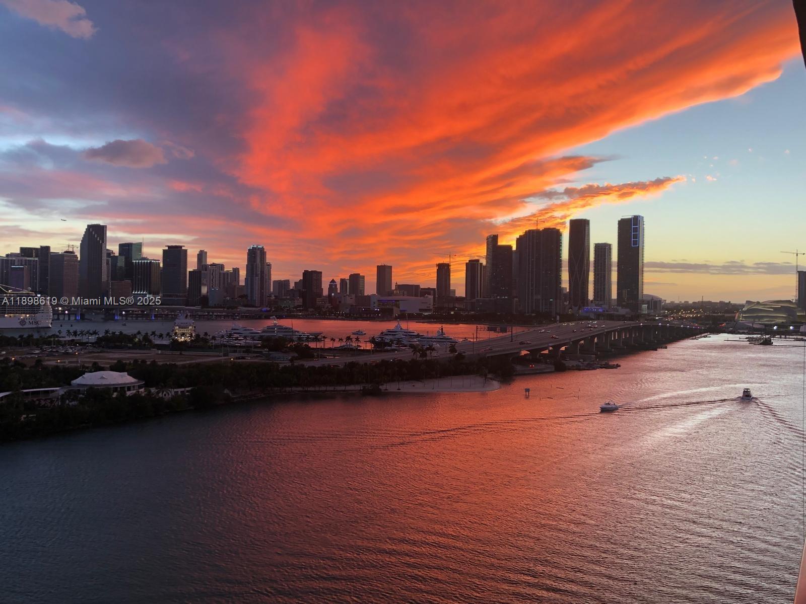 ONE THOUSAND VENETIAN WAY - Residential