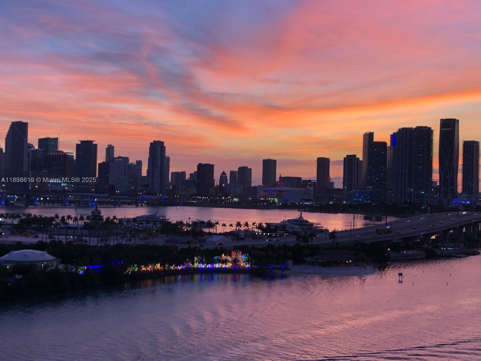 ONE THOUSAND VENETIAN WAY - Residential