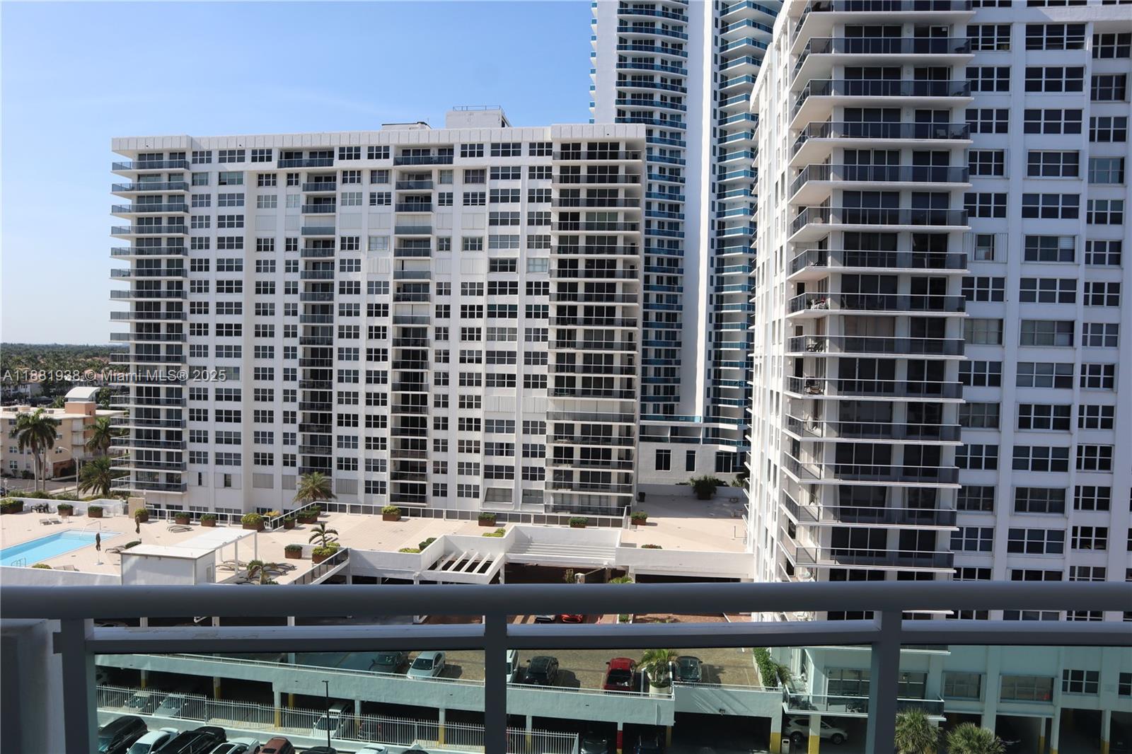 RESIDENCES ON HOLLYWOOD - Residential Lease