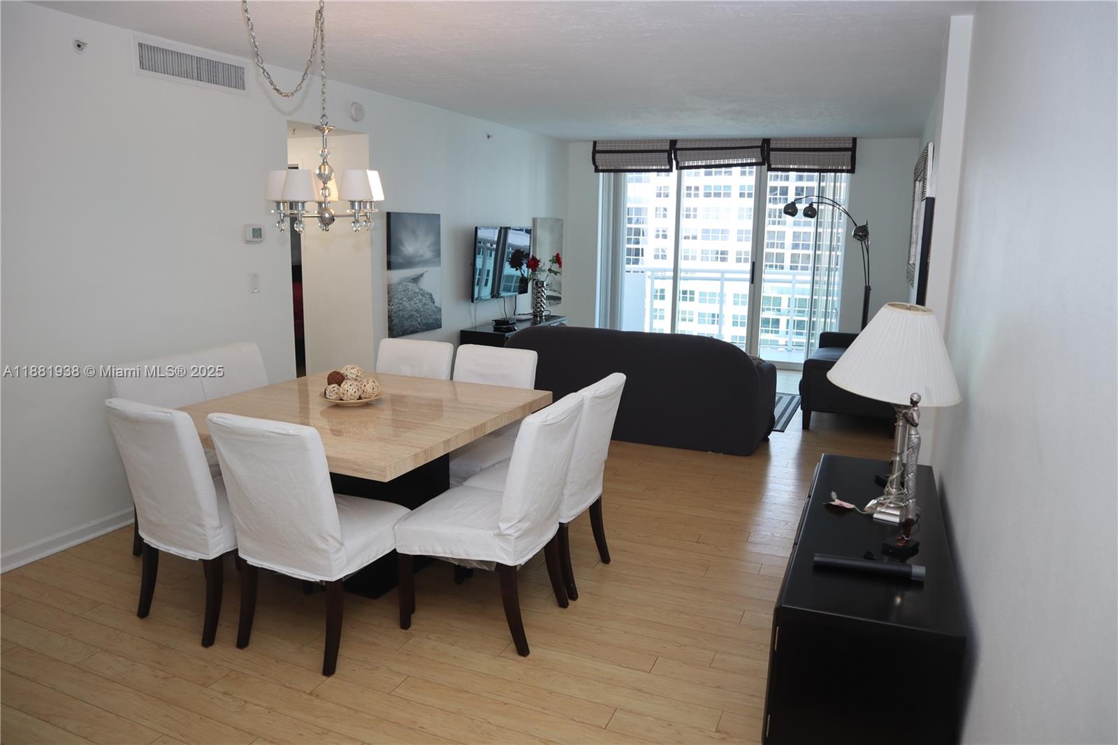 RESIDENCES ON HOLLYWOOD - Residential Lease