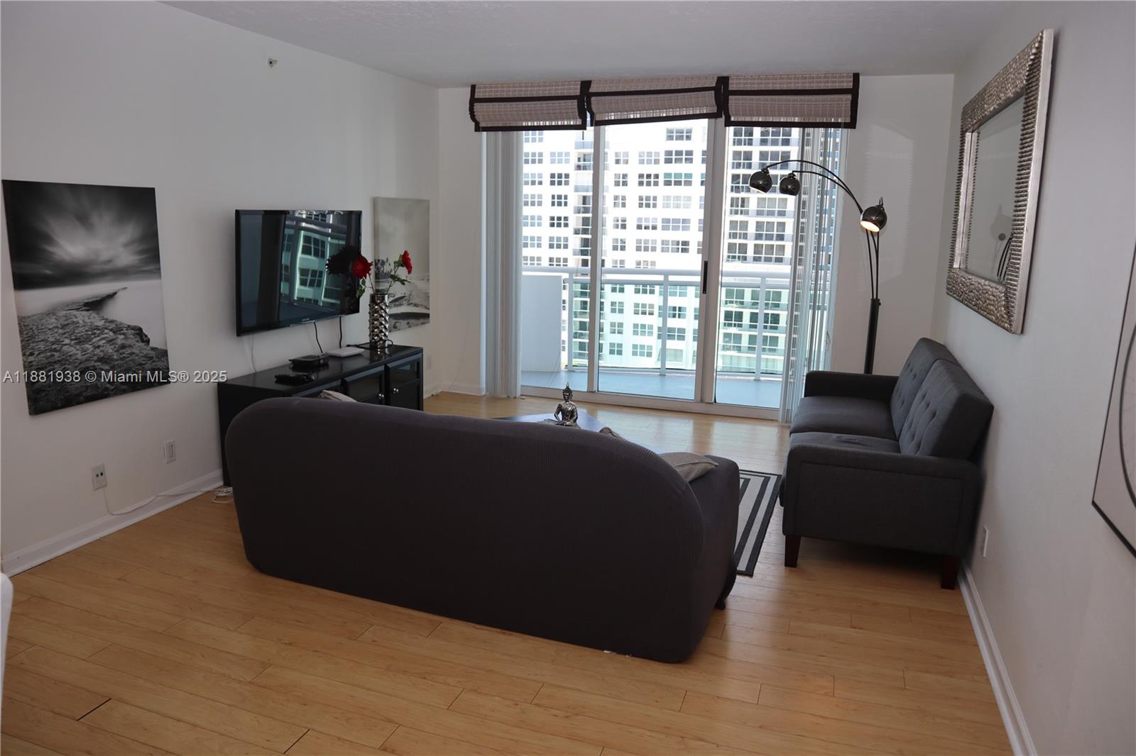 RESIDENCES ON HOLLYWOOD - Residential Lease