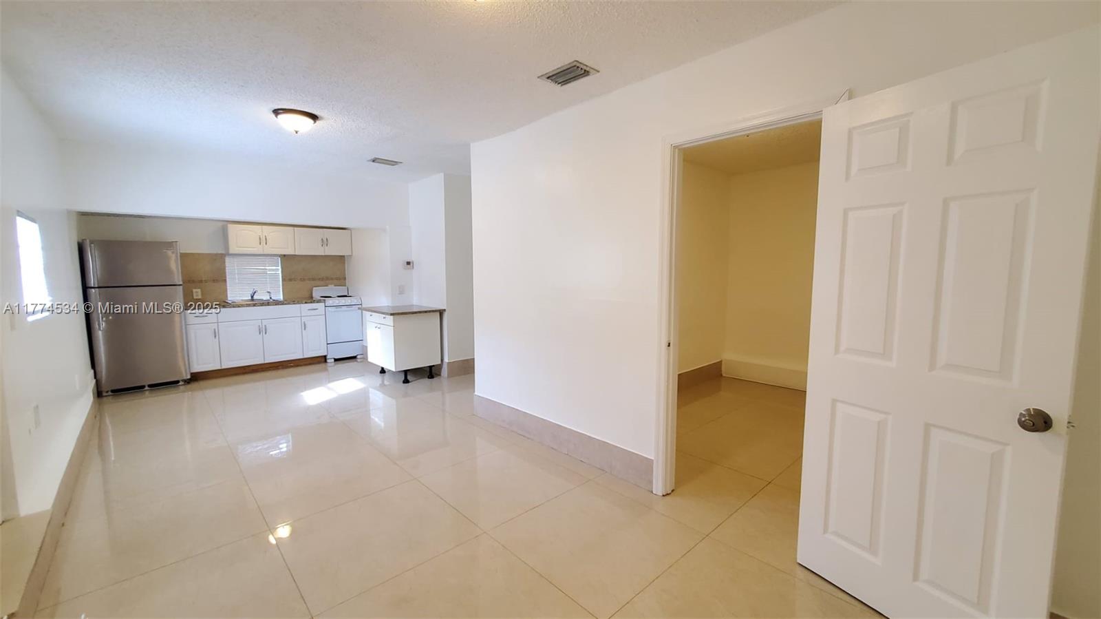 HOLLYWOOD PARK - Residential Lease