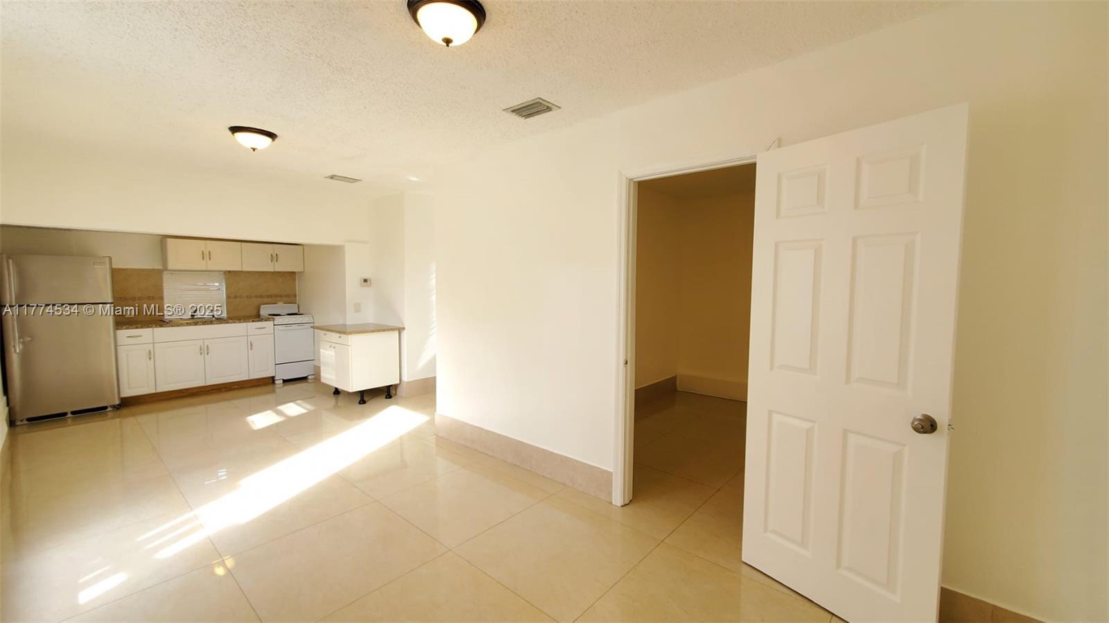 HOLLYWOOD PARK - Residential Lease