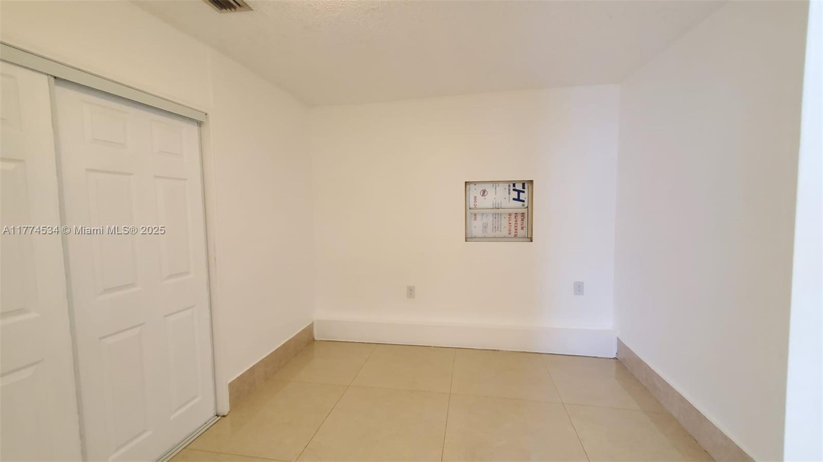 HOLLYWOOD PARK - Residential Lease