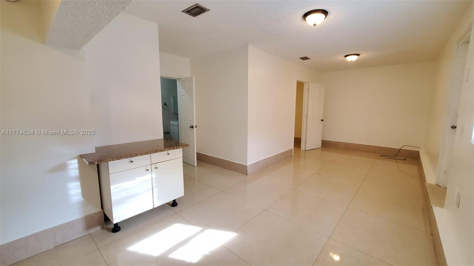 HOLLYWOOD PARK - Residential Lease