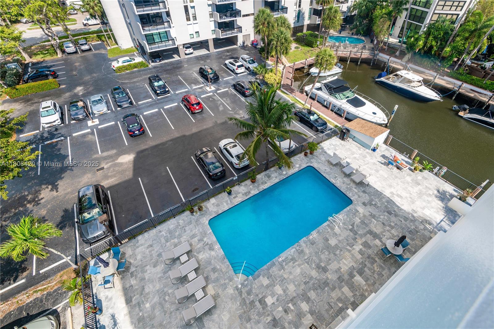 3051 NE 48th St 604