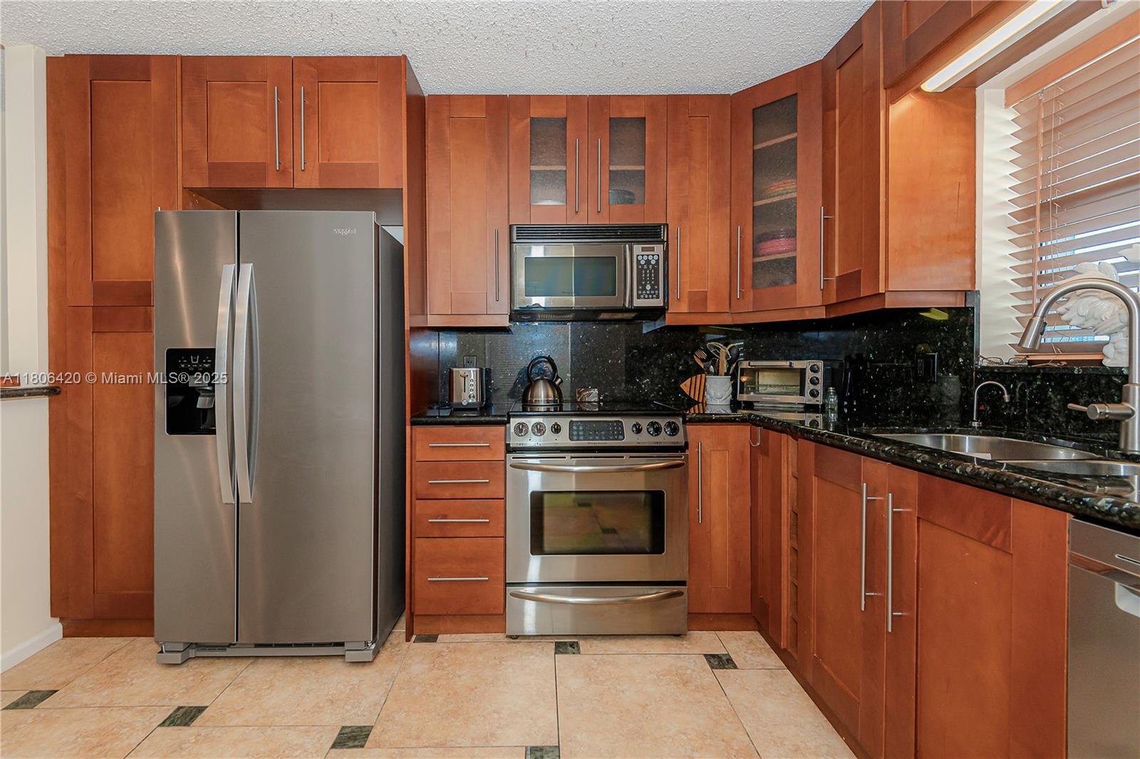 3051 NE 48th St 604