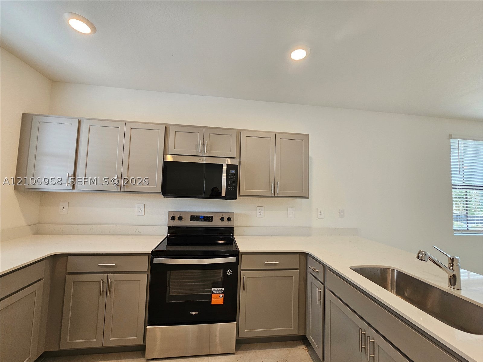 475 NE 15th St