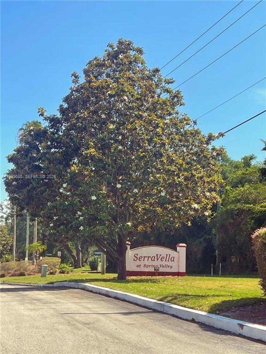 Gorgeous and comfortable apartment is Altamonte Springs, FL nearby shopping areas, schools, expressways and more. 2 large bedrooms and 2 bathrooms, along with a cozy patio and laundry in the property, make this property a home sweet home.
Schedule your appointment now. PETS ARE NOT ALLOWED.