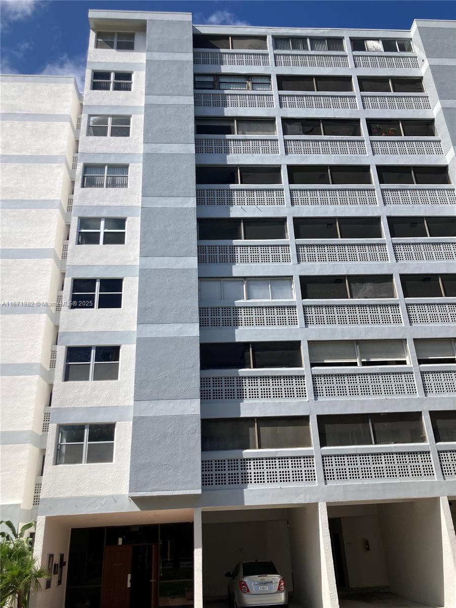 LAKES OF INVERRARY CONDO - Residential