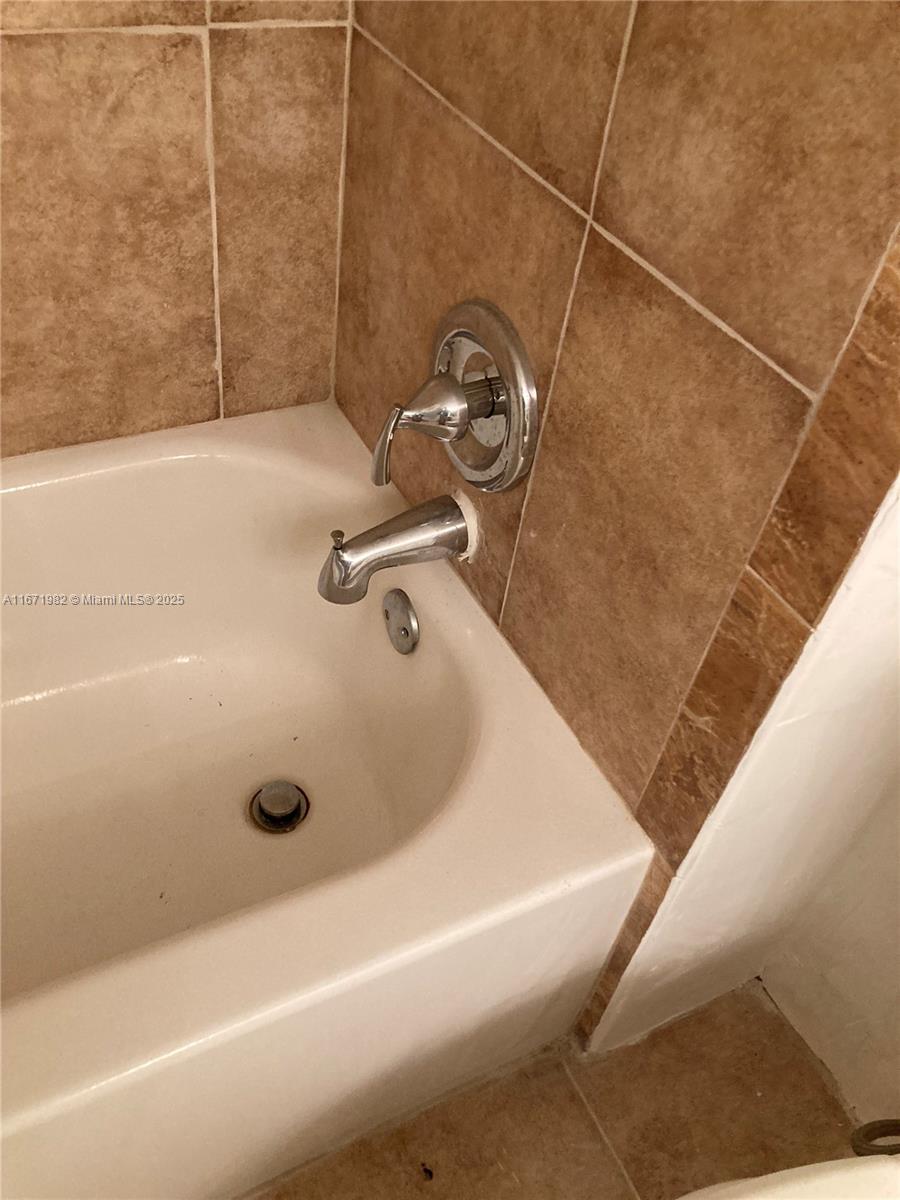 LAKES OF INVERRARY CONDO - Residential