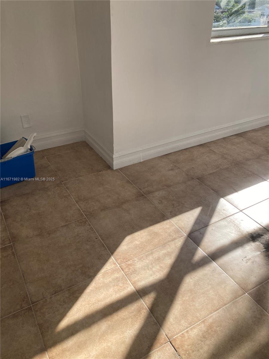 LAKES OF INVERRARY CONDO - Residential