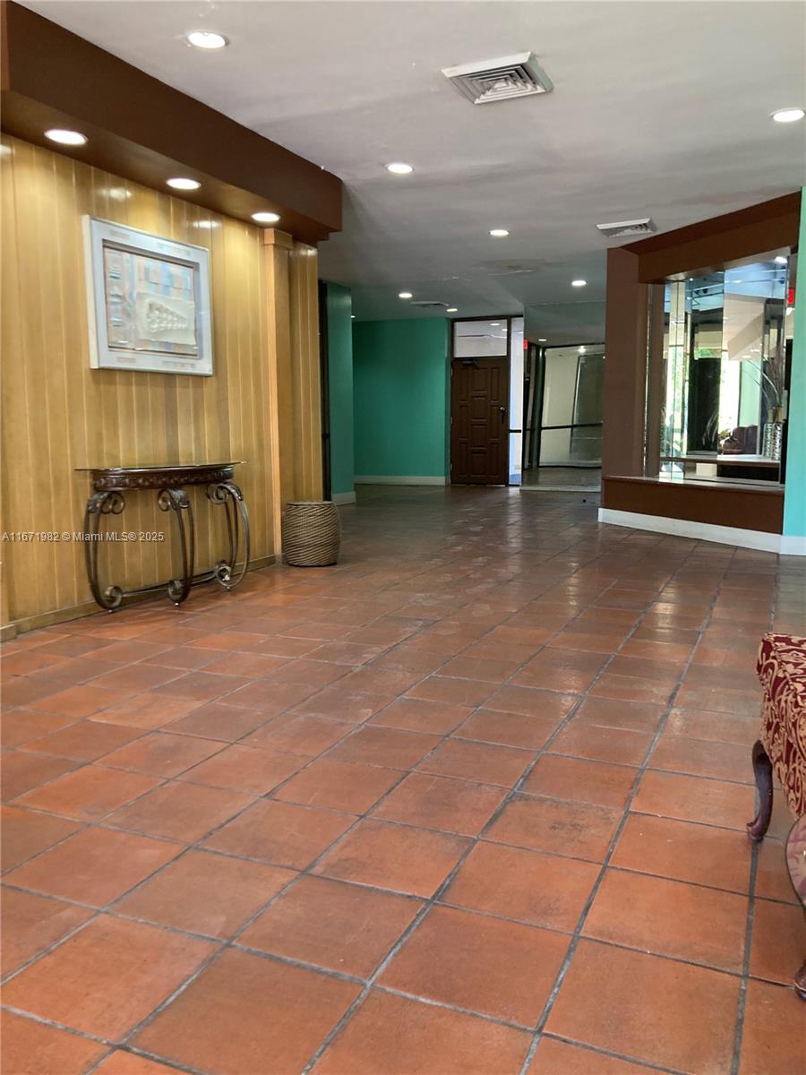 LAKES OF INVERRARY CONDO - Residential