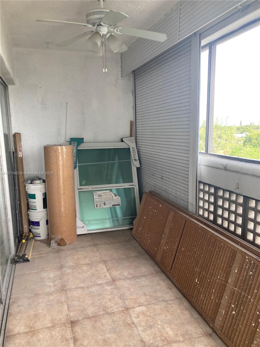 LAKES OF INVERRARY CONDO - Residential