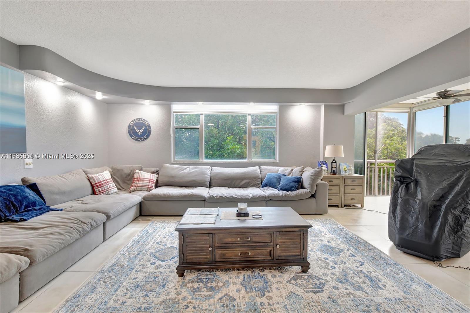 HILLCREST EAST NO 25 COND - Residential