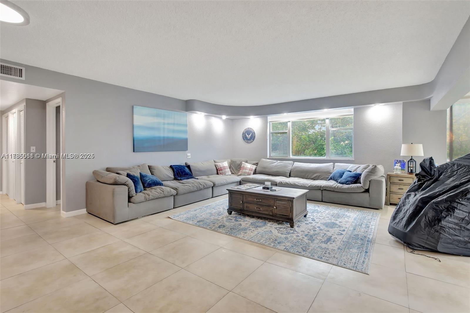 HILLCREST EAST NO 25 COND - Residential