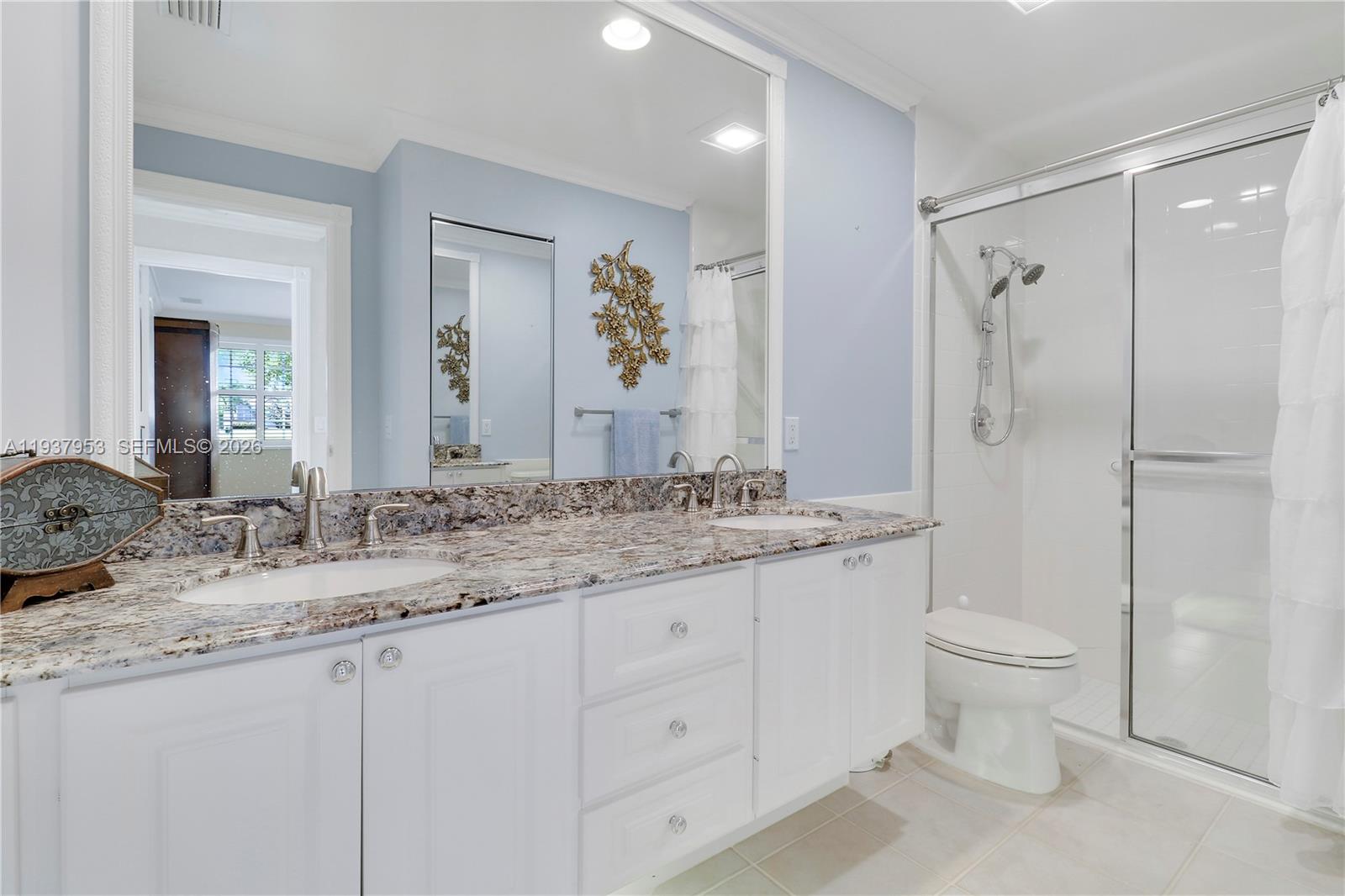 DOUBLE TREE - Residential