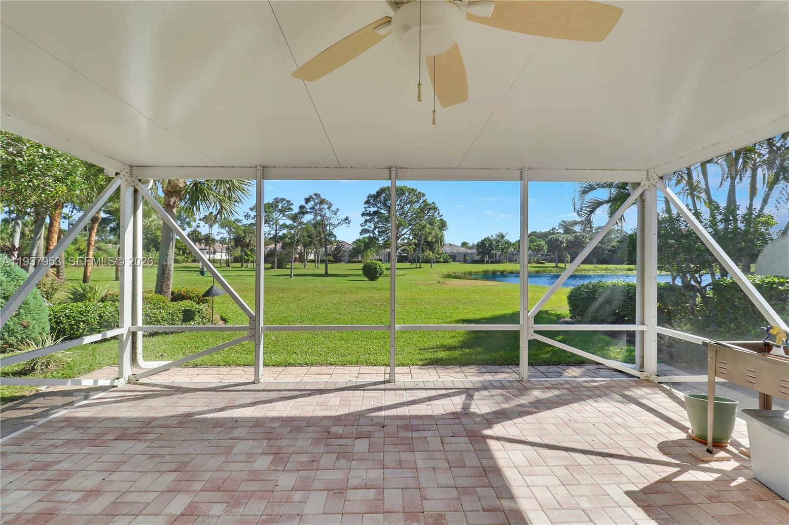 DOUBLE TREE - Residential