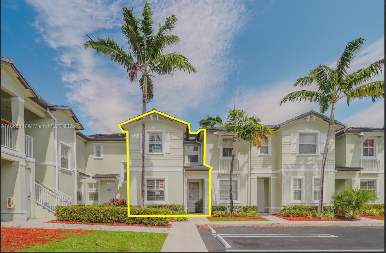 Great location, minutes from Florida Turnpike and new Baptist Homestead Hospital, this waterfront townhouse shows pride of ownership, enjoy beautiful sunsets from your private patio, utility room, three Bedrooms / 2.5 Baths, freshly painted, nice tiles on the on the first floor, almost new washer and dryer inside the unit, plenty of parking, small dogs ok (up to 25 lbs) ready to move in with only two months, first month and security deposit.
association approval 3-4 w's