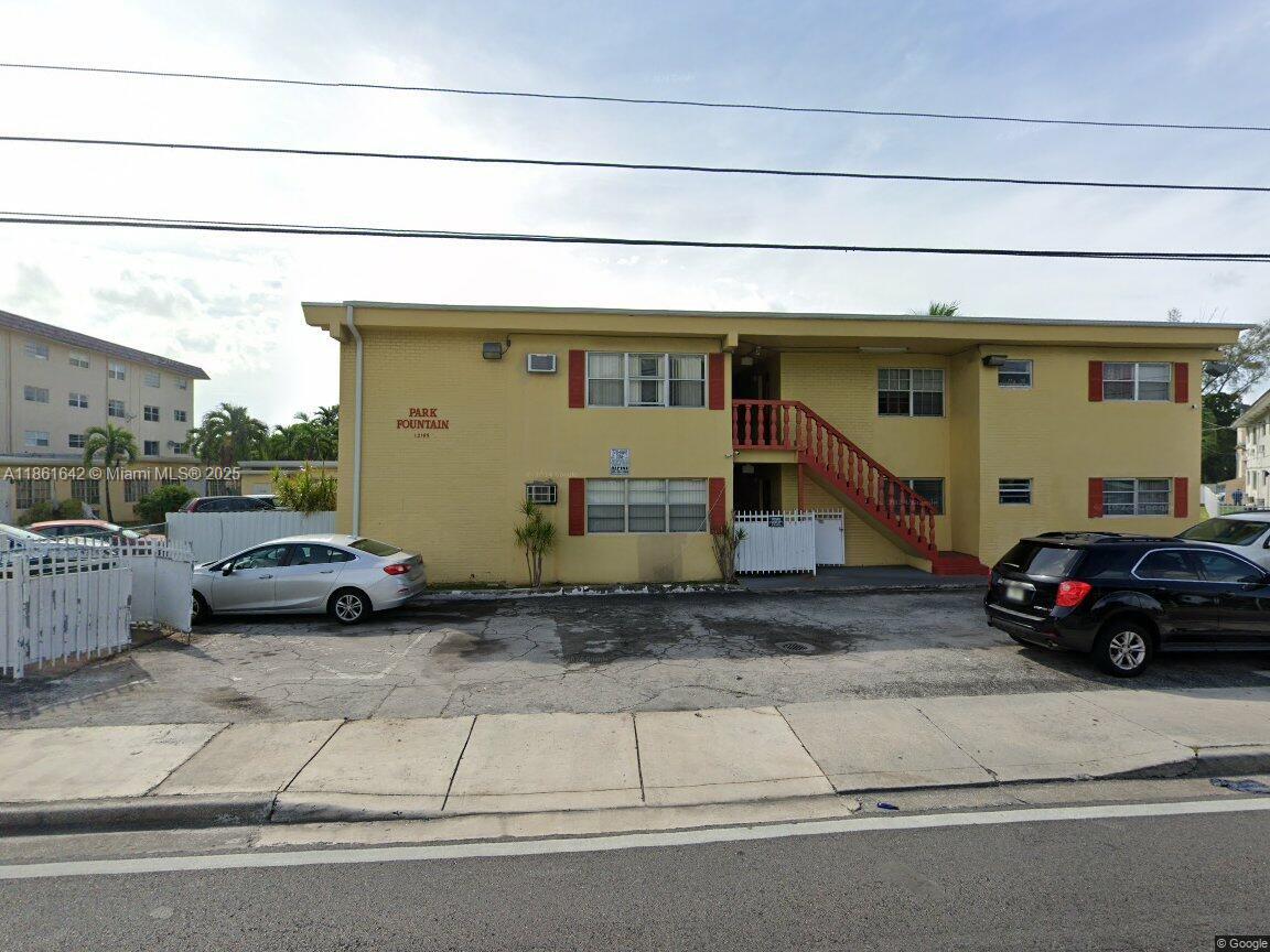 Nice and cozy apartment located in North Miami close to shopping centers, Miami International Airports, beaches etc.