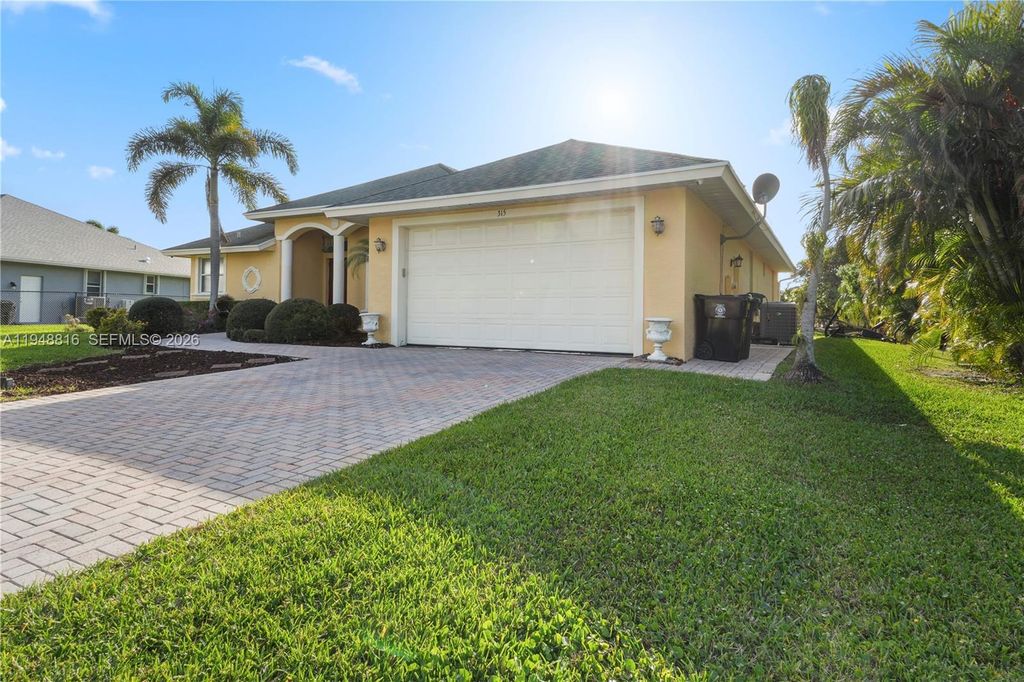 Photo of 315 SE Fisk Rd, Port St Lucie, FL 34984 (MLS # A11948816)